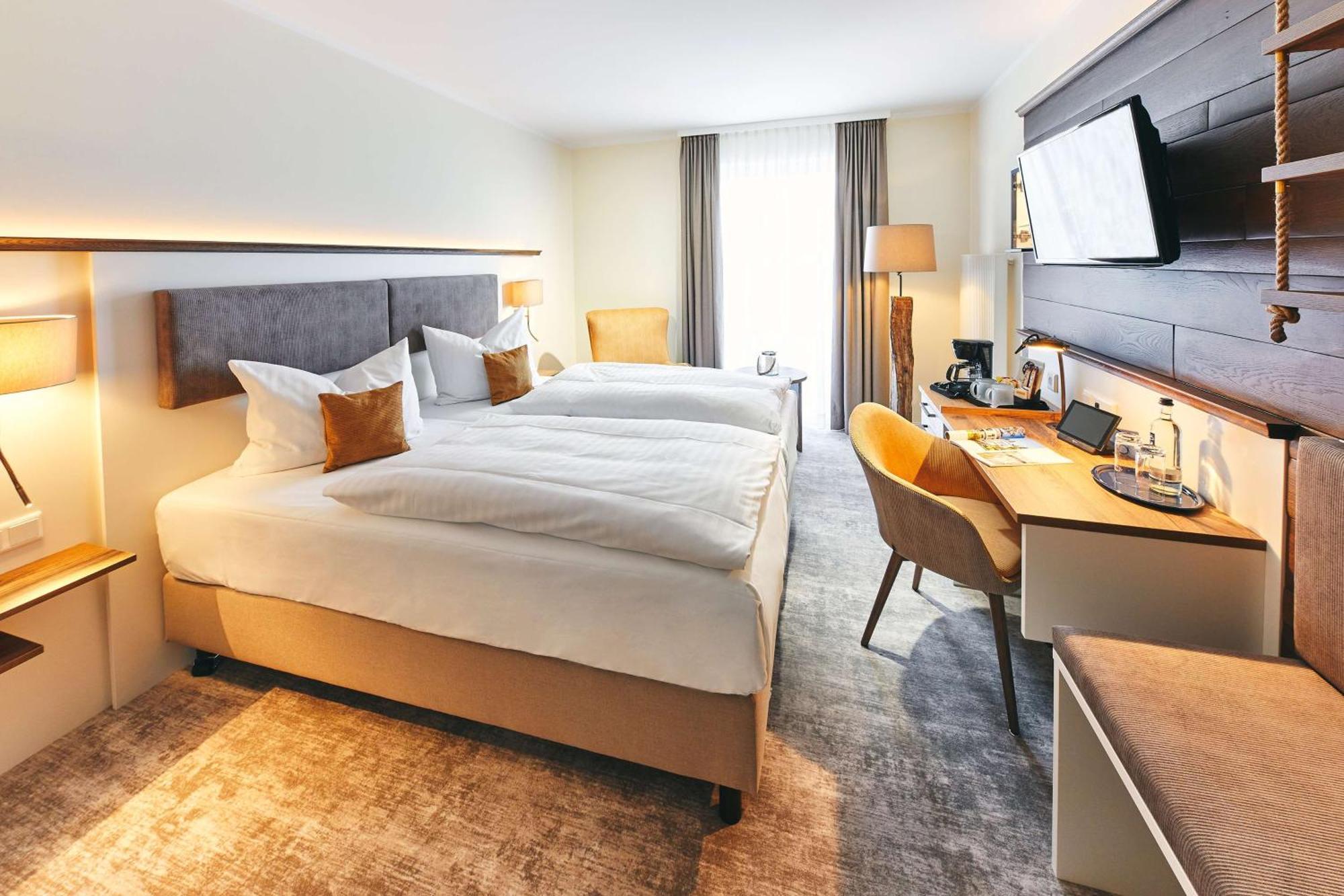 ดอรินต์ชตรันเดรสอร์ทแอนด์สปา ออทซีบัด วุสชโตรว์ Hotel วุสโทรว์ ภายนอก รูปภาพ